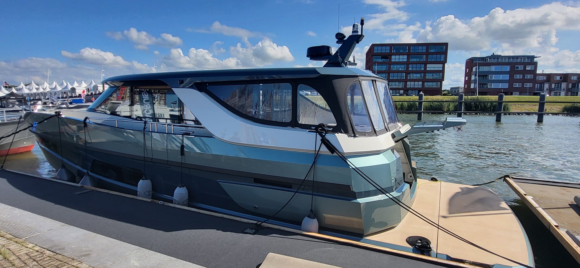 Primeur: aan boord van de nieuwe Steeler Enigma 50, nog vóór de HISWA opent