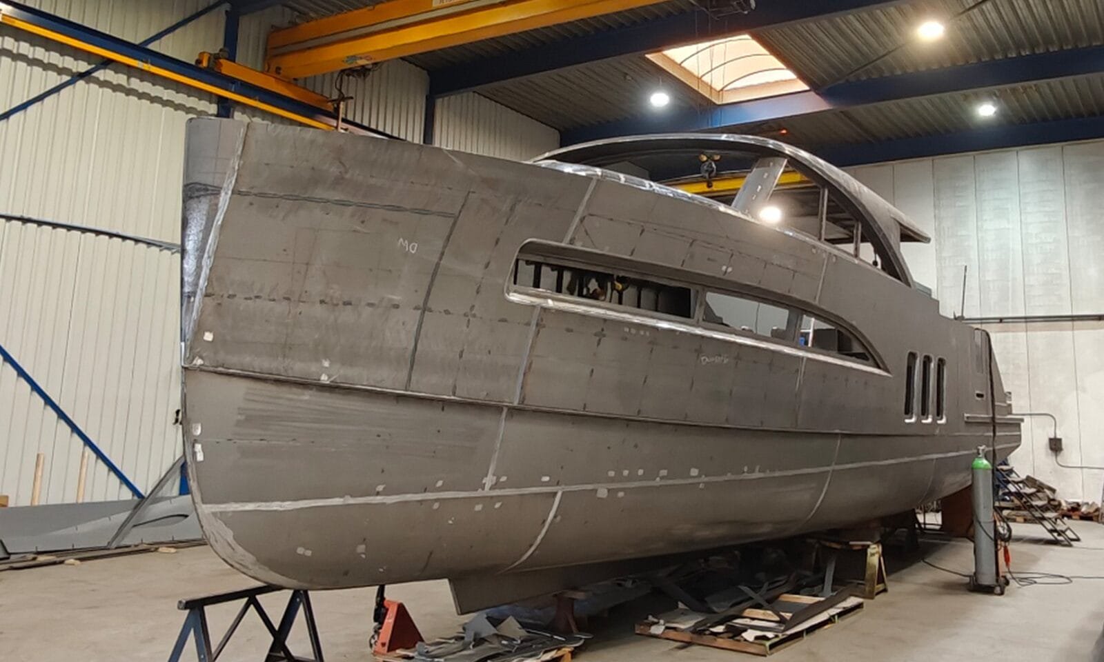 Boegpartij van een stalen casco in aanbouw